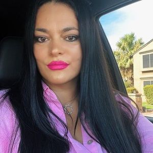 Meet your Posher, Simona